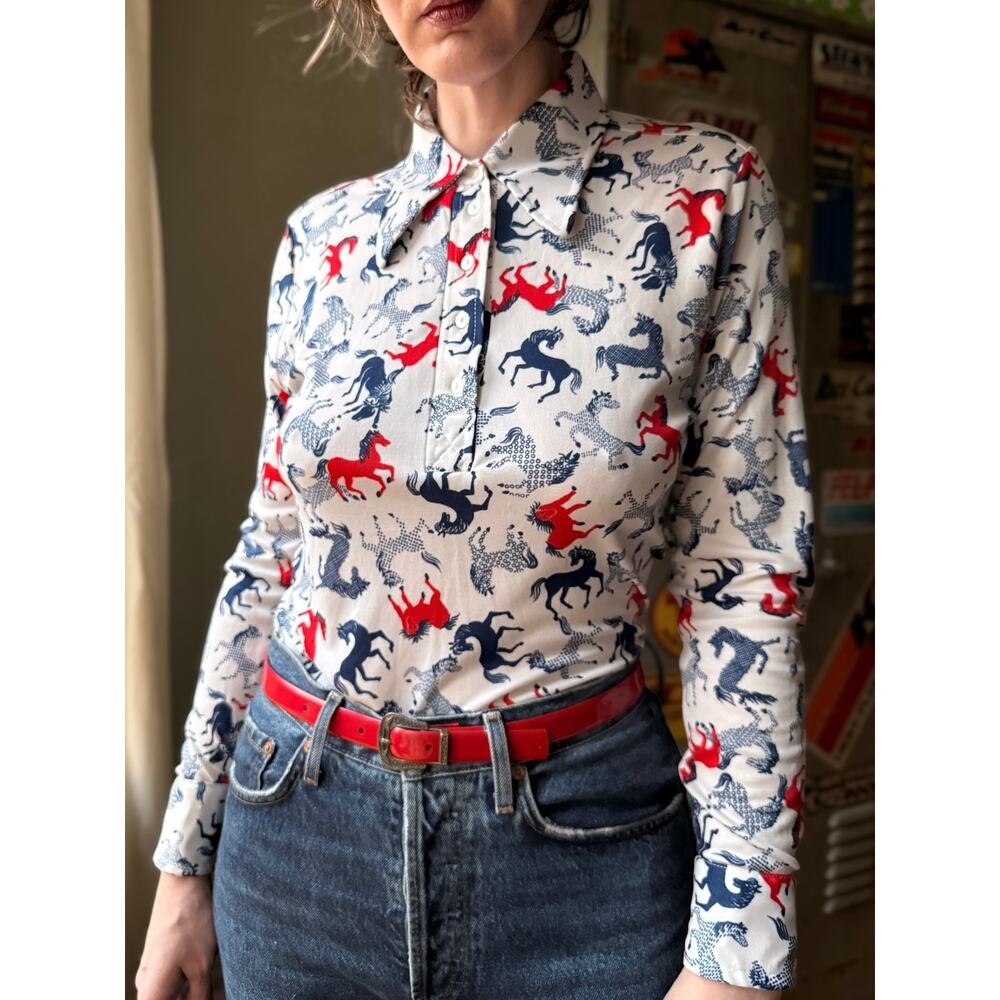 Vintage 70s Horse Print Blouse | Red/Navy Graphic Novelty Top | Point Collar | S - Picture 5 of 9